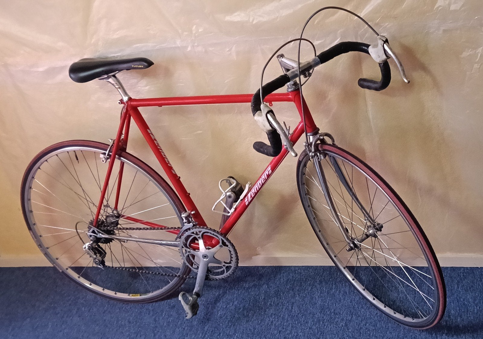 Vélo de course 80's retapé, prêt à rouler, à Bruxelles, Ophalen