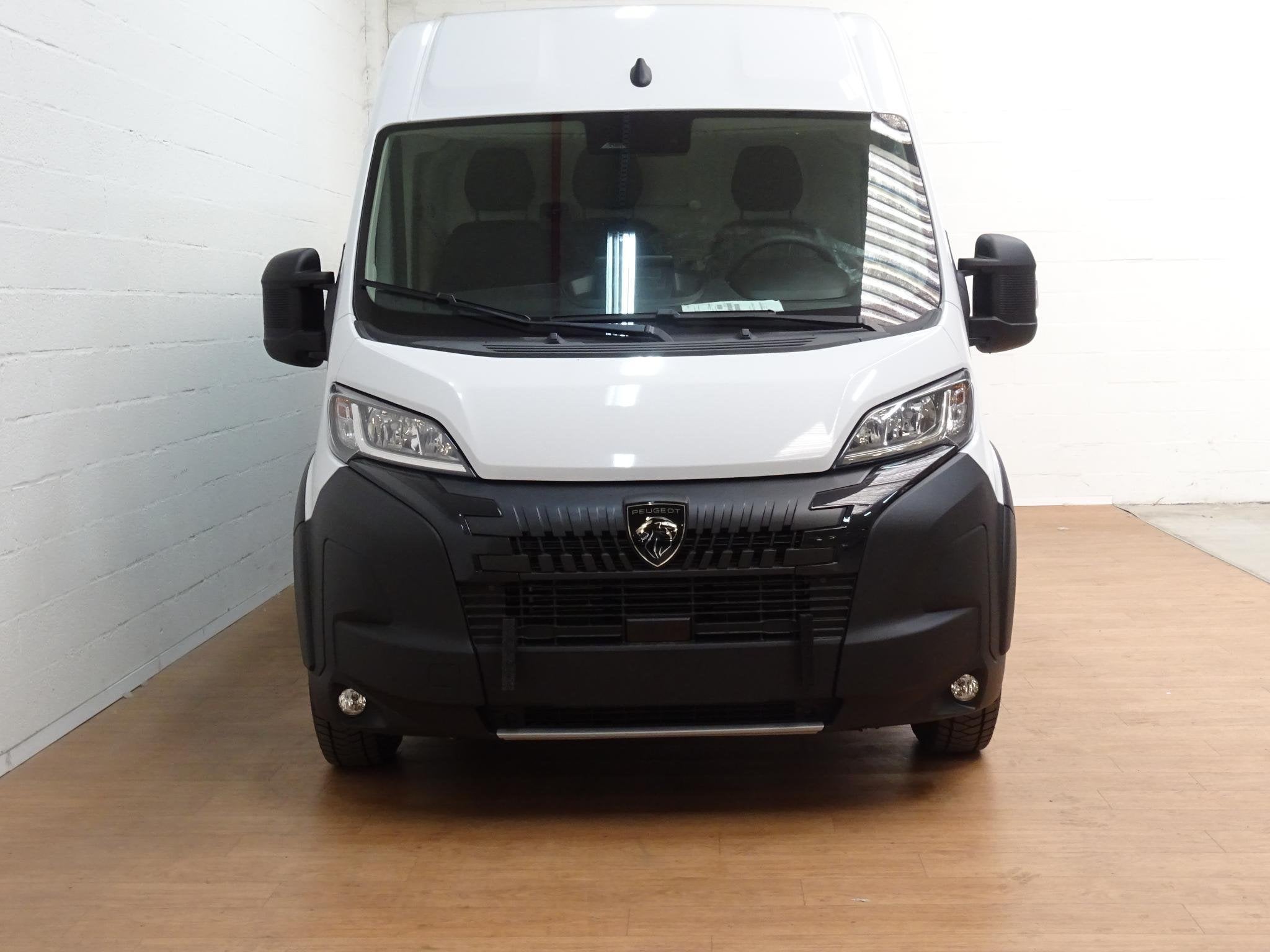 Peugeot Boxer 2.2 BlueHDi S&S 180 335 L3H2 Auto, Stof, Zwart, 2500 kg, Wit