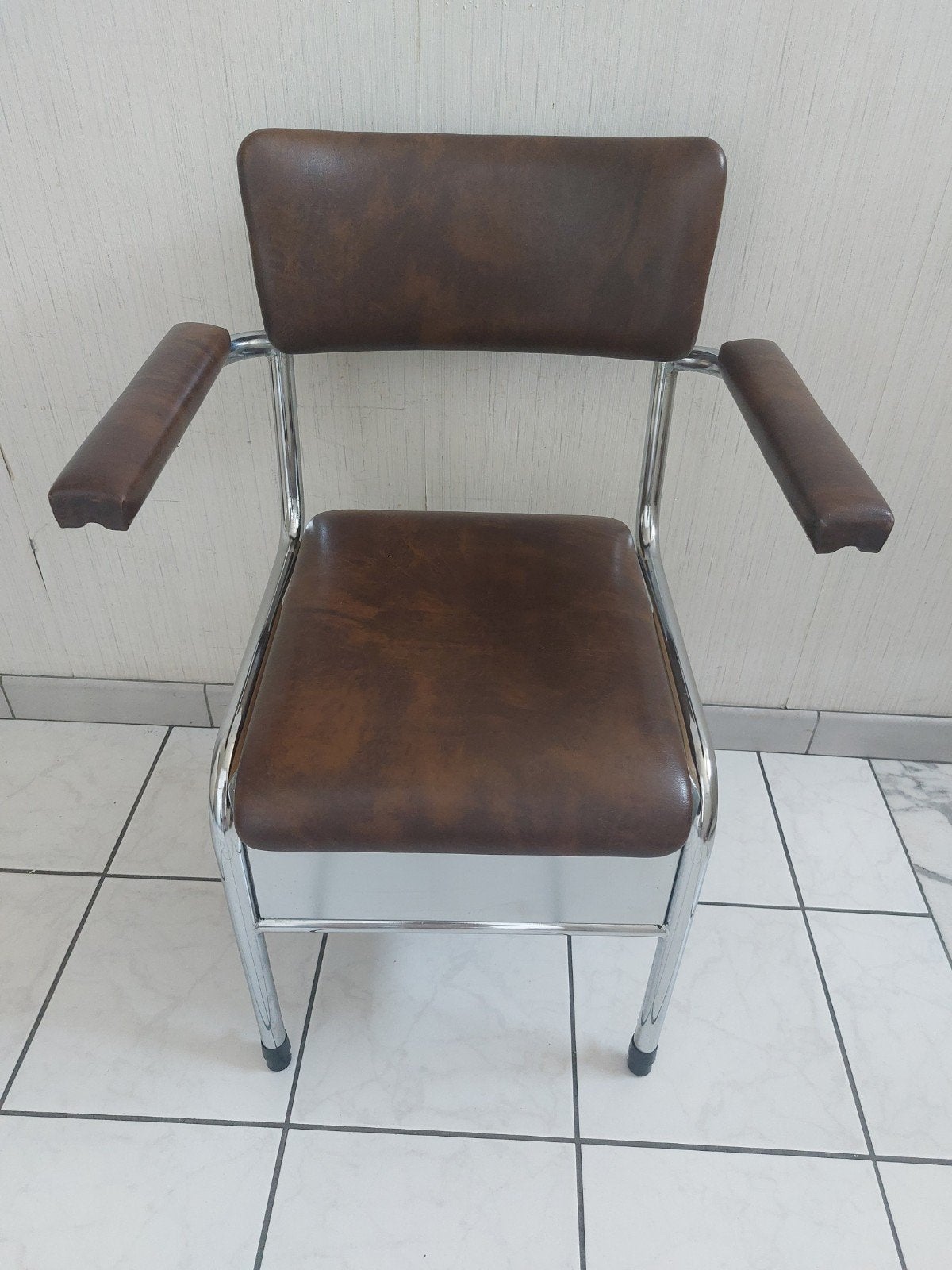 chaise percée, Maison & Meubles, Chaises, Enlèvement