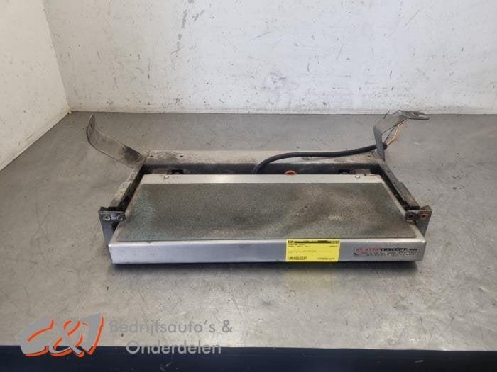 Marchepied droit d'un Renault Trafic (OV369), Renault, -, 3 mois de garantie, Utilisé