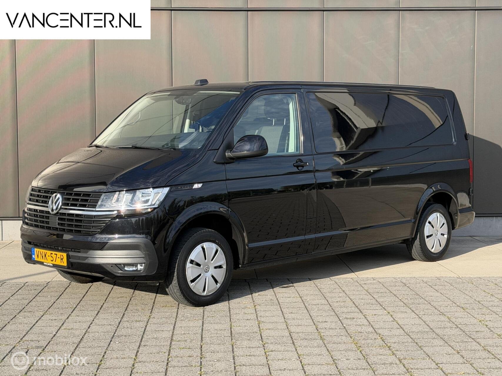 Volkswagen Transporter 2.0 TDI 150PK L2 Carplay Airco Trekha, Voorwielaandrijving, Stof, Gebruikt, Volkswagen