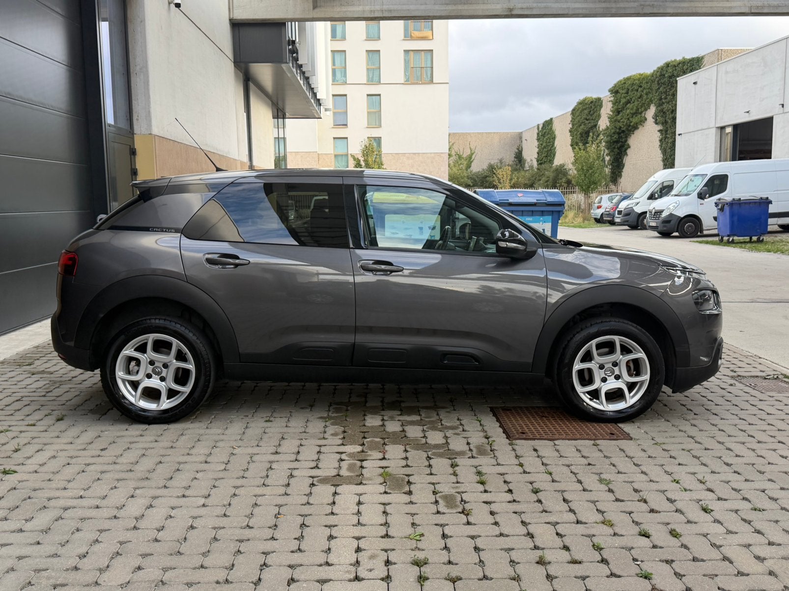 Citroen C4 Cactus C4 Cactus 1.2 PureTech Shine, Auto's, Dealer onderhouden, Stof, 1199 cc, 5 zetels