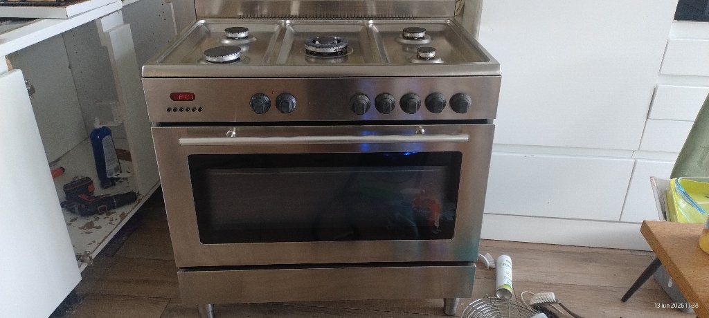 GASVUUR Fratelli Onofri, Elektronische apparatuur, Fornuizen, Gebruikt, Vrijstaand, Gas, 5 kookzones of meer, 85 tot 90 cm, 60 cm of meer