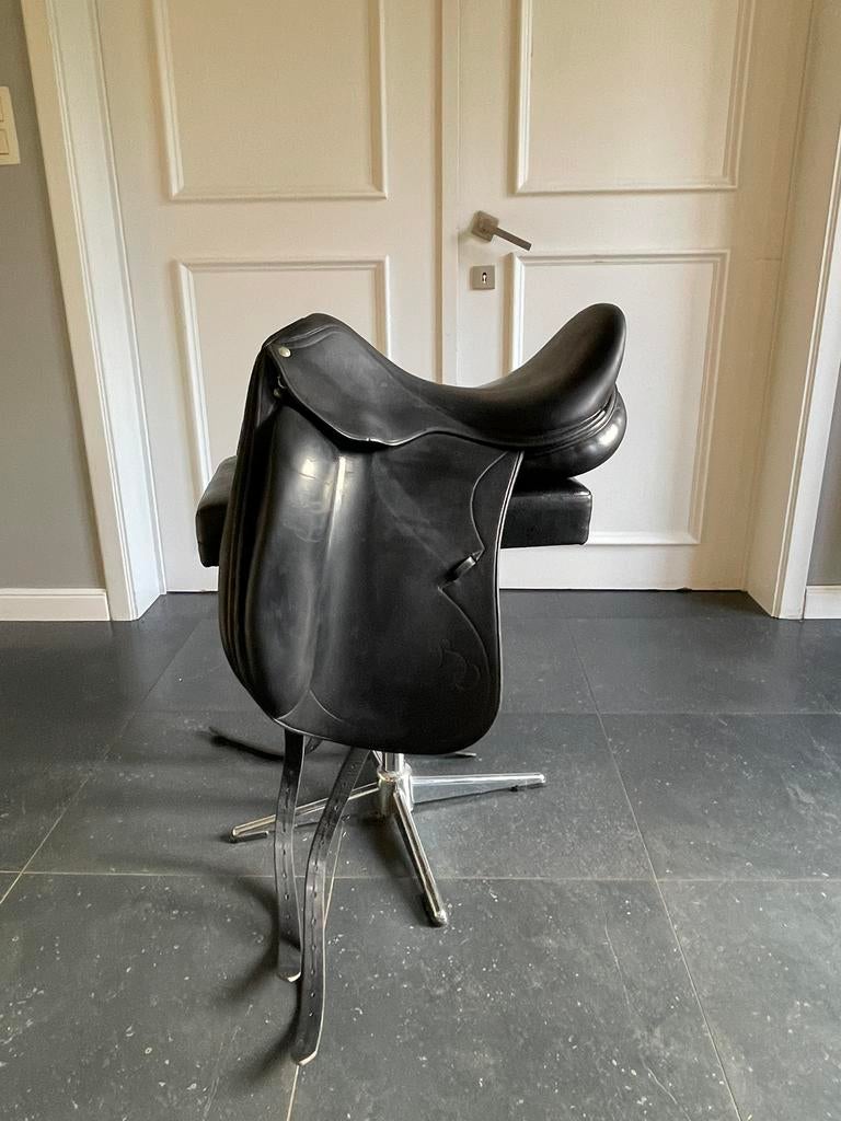 Selle mono quartier dressage 17,5, Enlèvement, Dressage