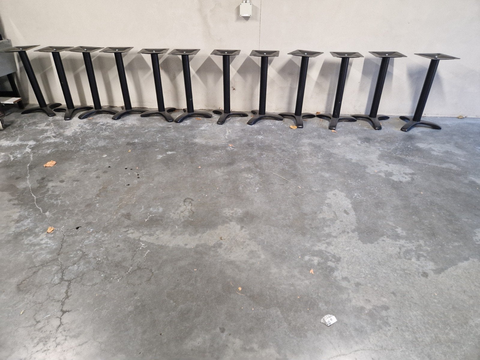 12 terrastafels poten, Ophalen, Gebruikt, Meubilair