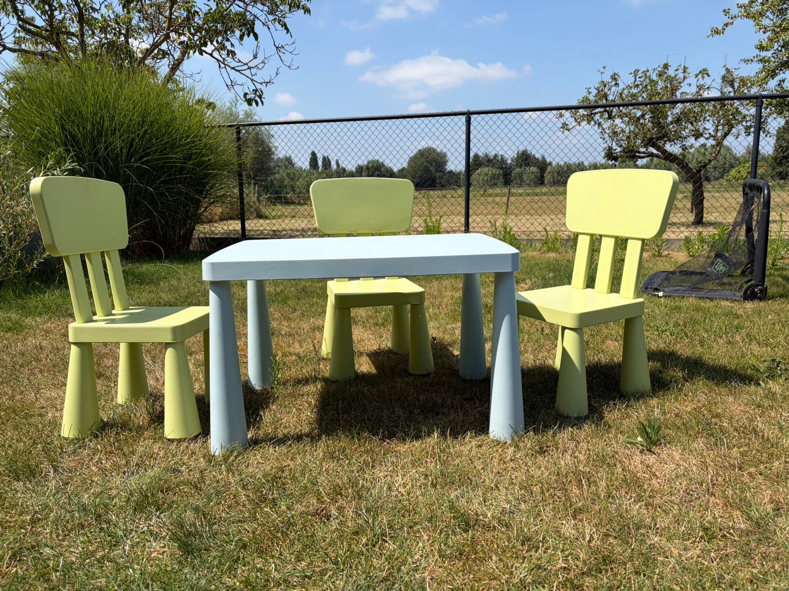 Kindertafel met 3 stoetjes, Ophalen, Gebruikt