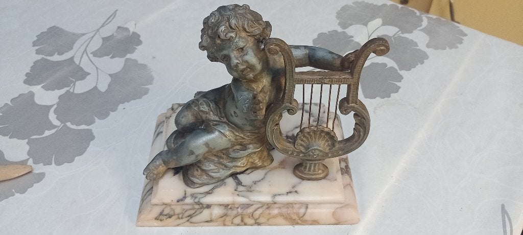 Statue chérubin en alliage et socle marbre 18x18, Antiquités & Art, Enlèvement ou Envoi, Classique, Statue