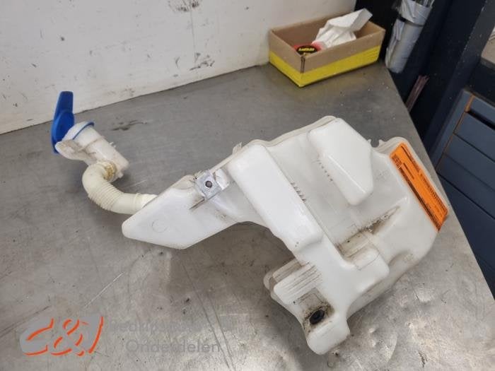 Ruitensproeiertank voor van een Volkswagen Caddy, Gebruikt, -, Volkswagen, -