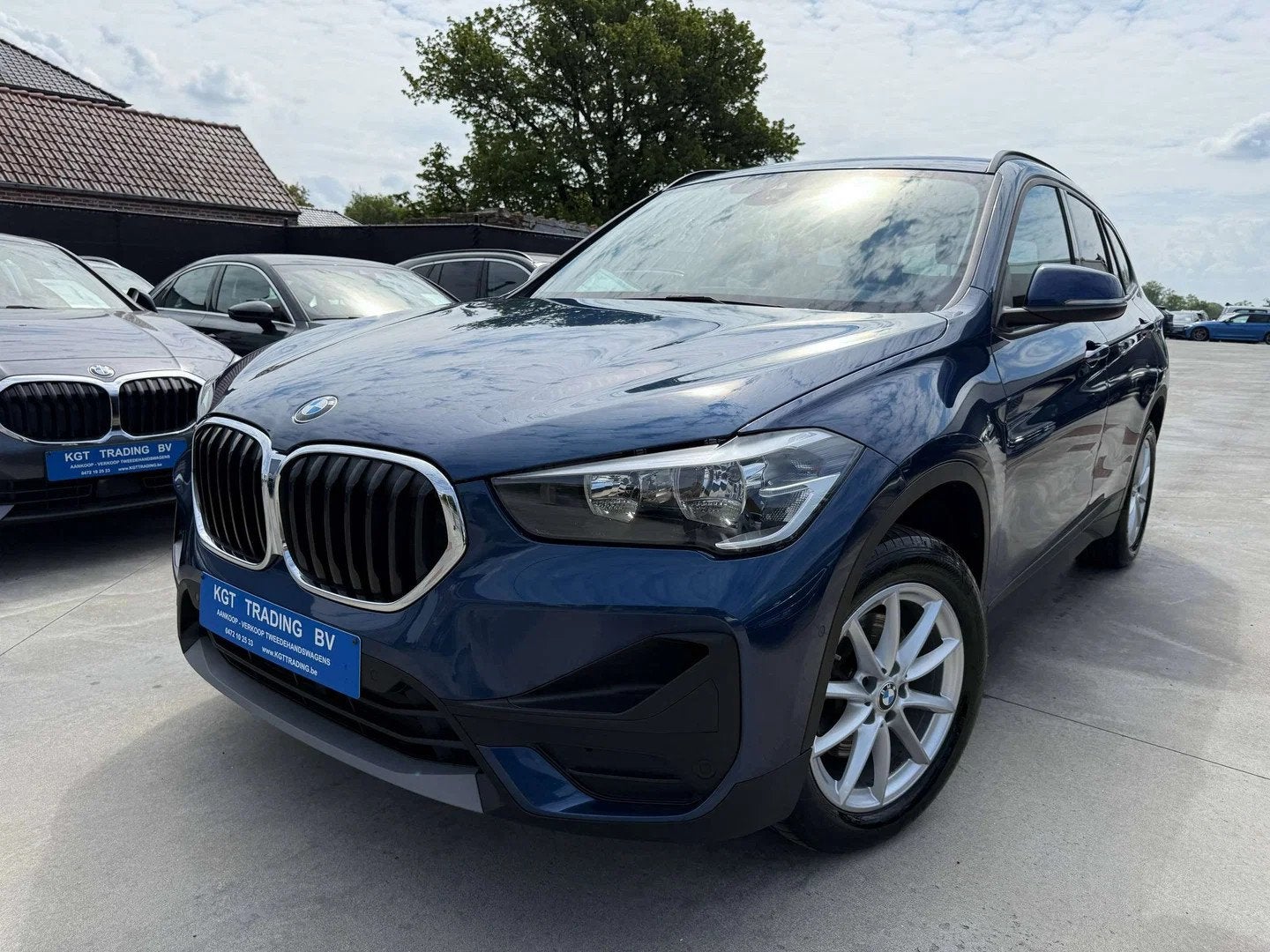 BMW X1 1.5i NAVIGATIE LEDER CAMERA HEAD-UP ZETELVERWARMING, Gebruikt, Leder, Bedrijf, 3 cilinders