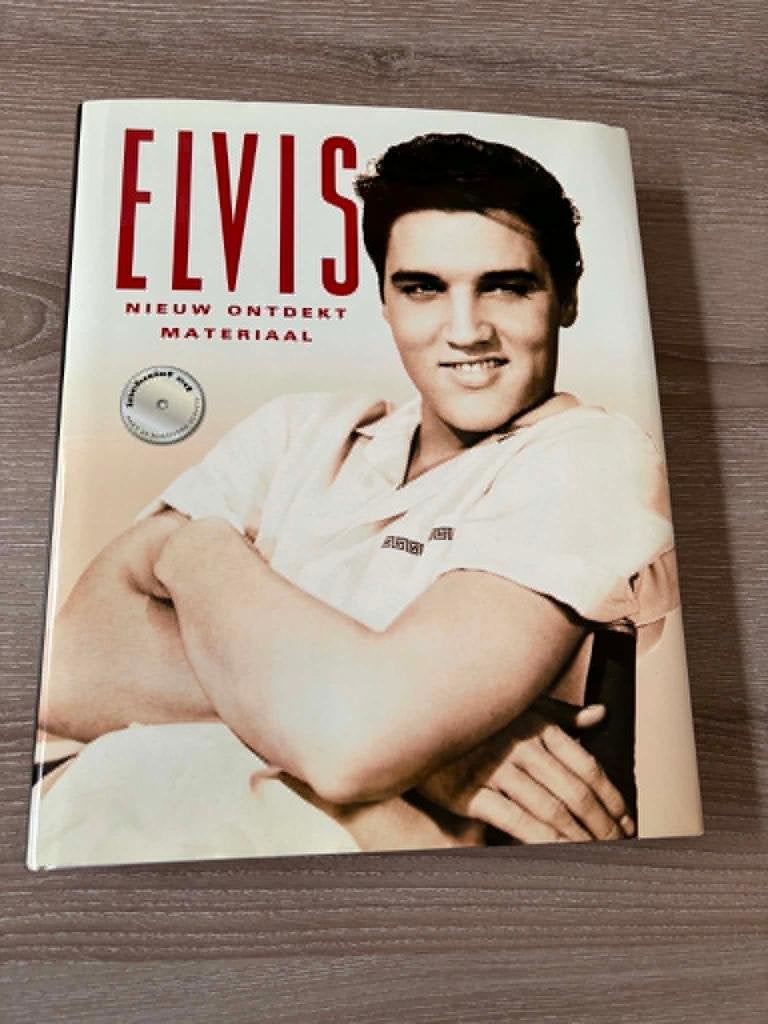 Elvis boek, nieuw ontdekt materiaal, prachtig fotoboek + cd, Boeken, Muziek, Ophalen of Verzenden, Zo goed als nieuw, Artiest