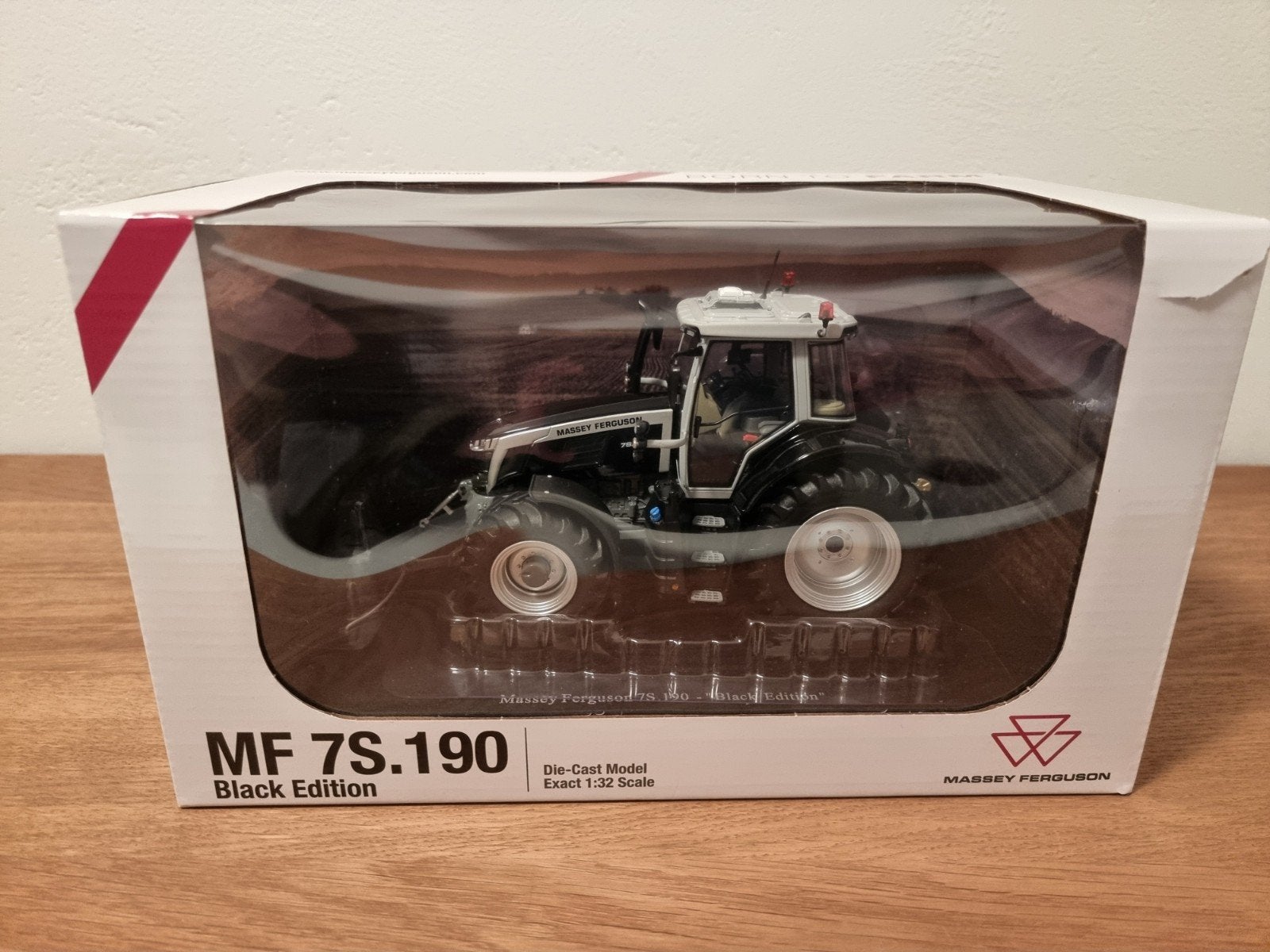 Massey Ferguson 7S.190 Black Universal Hobbies, Hobby & Loisirs créatifs, Voitures miniatures | 1:32, Enlèvement ou Envoi, Neuf