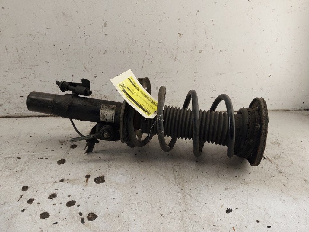 AMORTISSEUR OU ABSORBEUR DE CHOC AVANT DROIT (|31262896|), Info@volvocars.com, Volvo Car Germany GmbH, Siegburger Straße 229
50679  Köln, DE