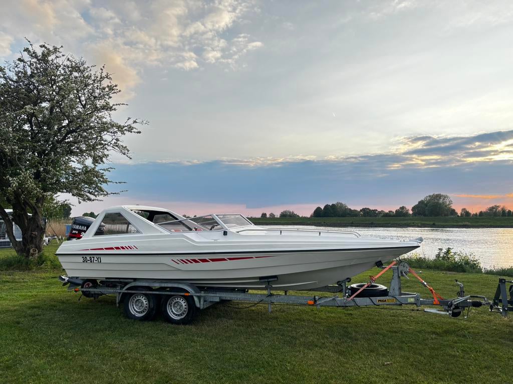 Snelle speedboot met Yamaha 200 pk pro v buitenboordmotor, Ophalen, 2 m, 200 pk, 200 pk of meer