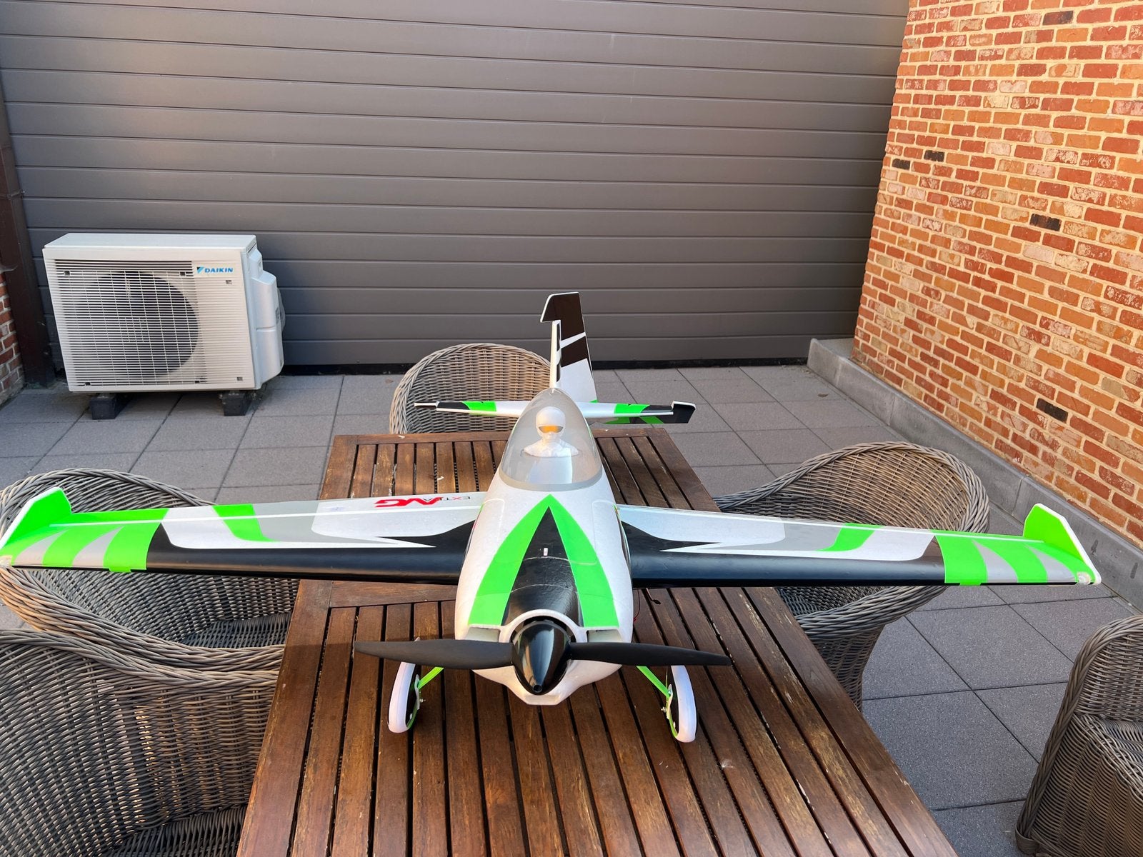 Avios Extra 300NG 1600mm, Hobby en Vrije tijd, Modelbouw | Radiografisch | Vliegtuigen, Ophalen, Zo goed als nieuw
