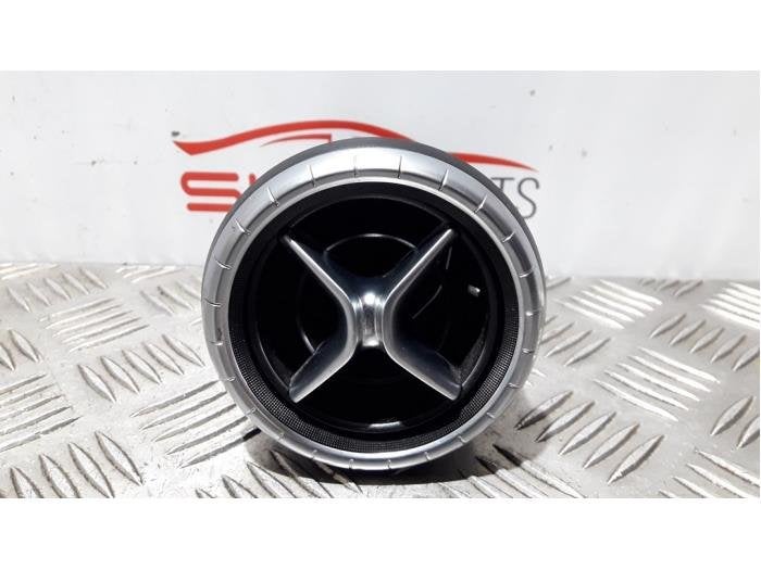 Grille aération tableau de bord d'un Mercedes CLA, 3 mois de garantie, Utilisé, -, -