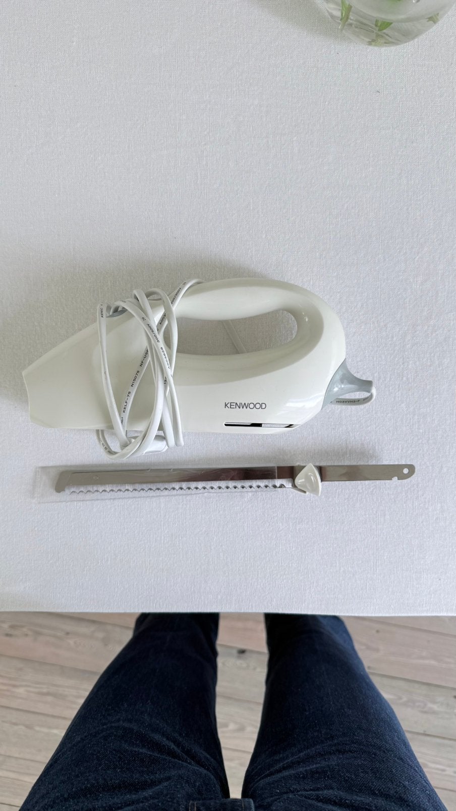 Kenwood electrisch snijmes met afneembare kartelbladen nieuw, Ophalen, Zo goed als nieuw