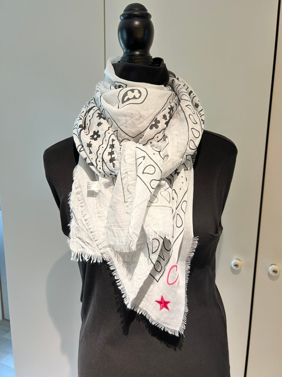 Foulard Shanna blanc, Enlèvement ou Envoi, Comme neuf
