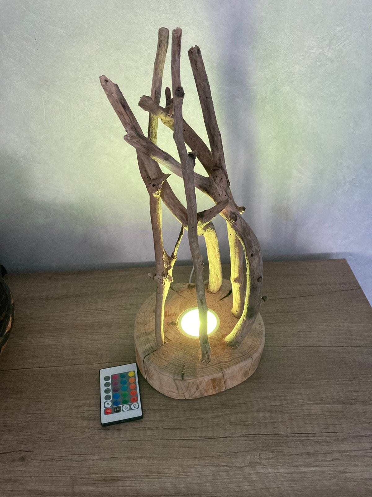 Lampe de table en bois flotté – création artisanale unique, Enlèvement ou Envoi