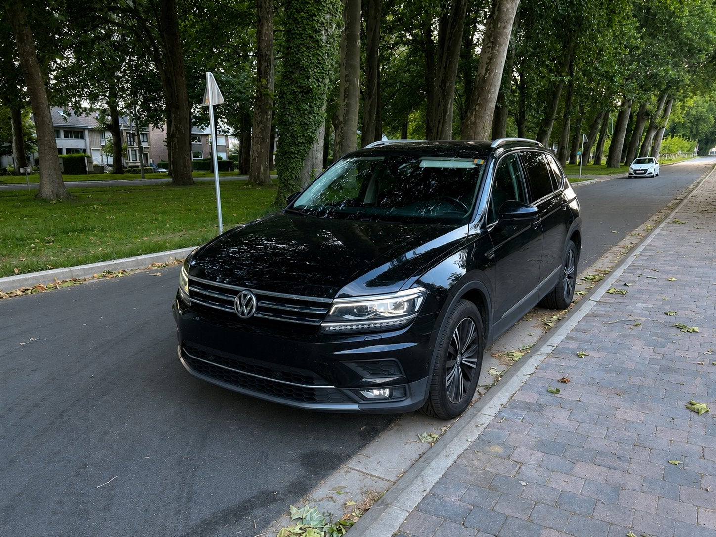 VOLKSWAGEN TIGUAN ALLSPACE 1.4 TSI 7 PLACES PREMIÈRE MAIN, Achat, 7 places, Alcantara, Noir