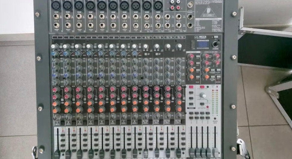 Xenyx X2442 USB + flightcase + Numark CD450-mixer, Ophalen, Zo goed als nieuw, 20 kanalen of meer, Microfooningang