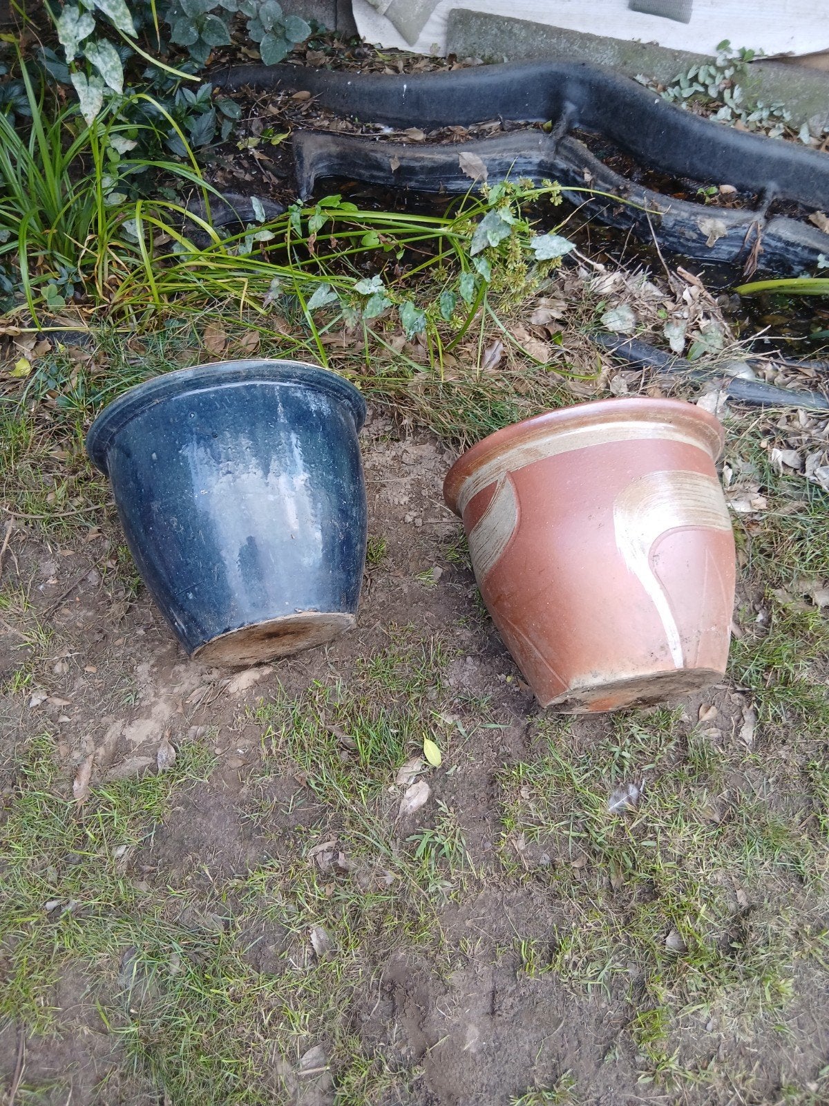 2 pots de fleurs vernis différents, 25 à 40 cm, Comme neuf, Enlèvement, Intérieur