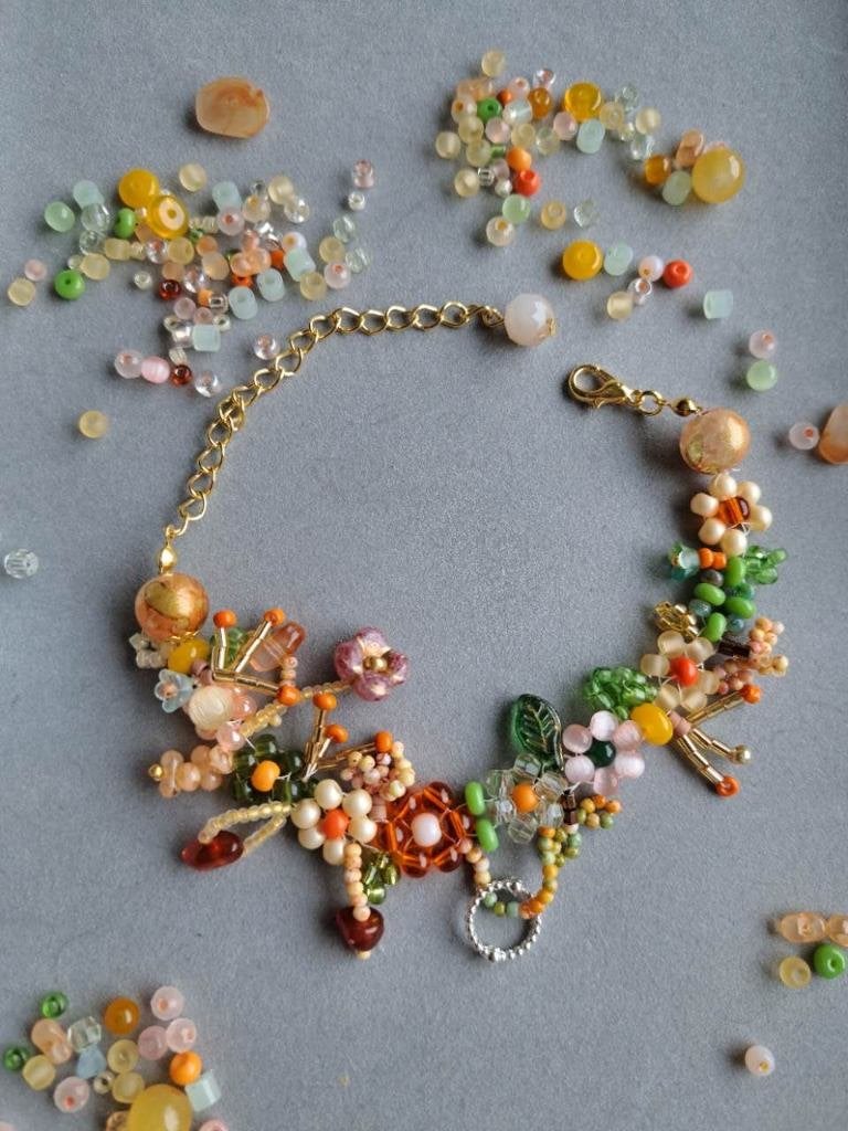 Handgemaakte armband met kralen ,bloemen en bladeren design, Handtassen en Accessoires, Armbanden, Overige materialen, Verzenden