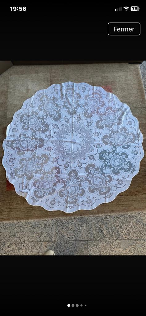 Nappe en dentelle, Comme neuf