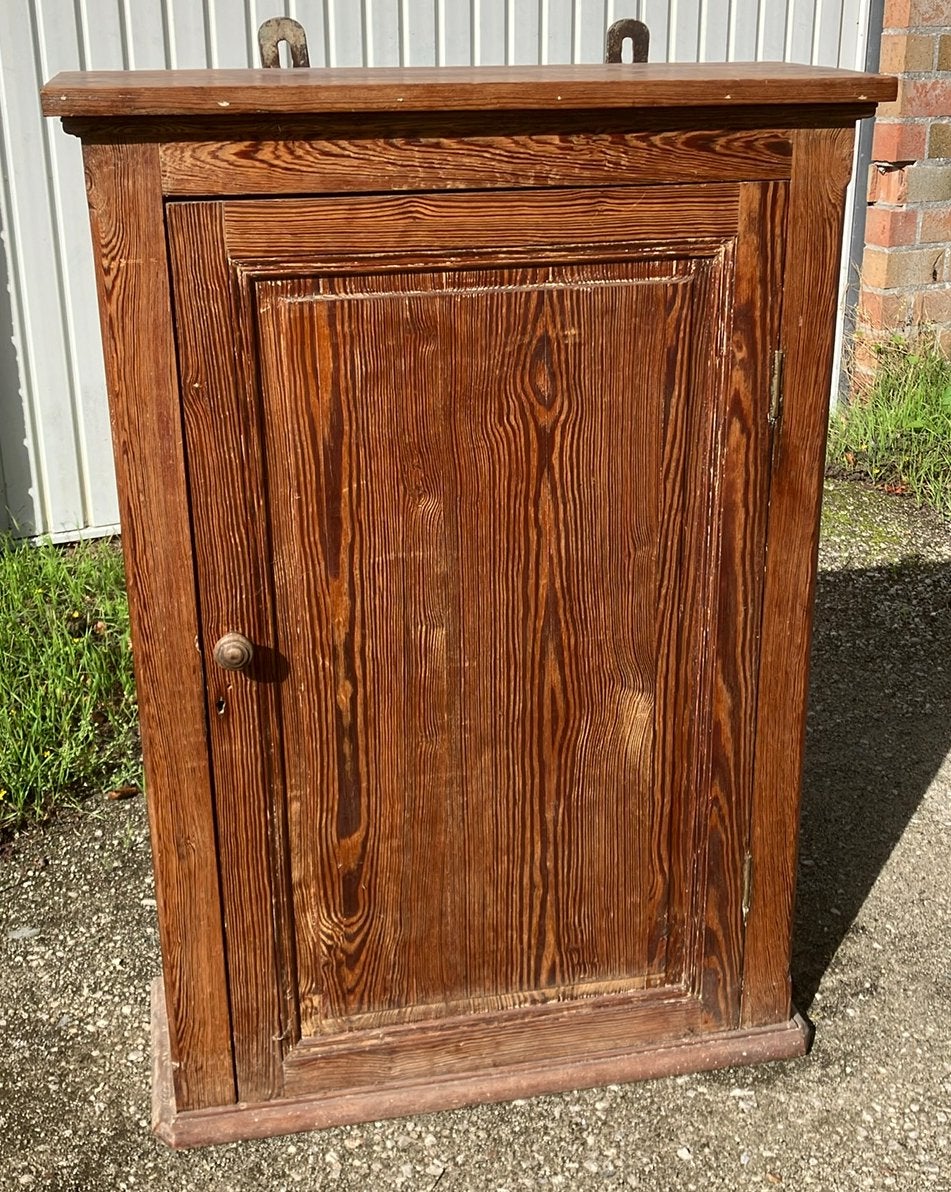 Antiek Pitch Pine hangkastje., Ophalen