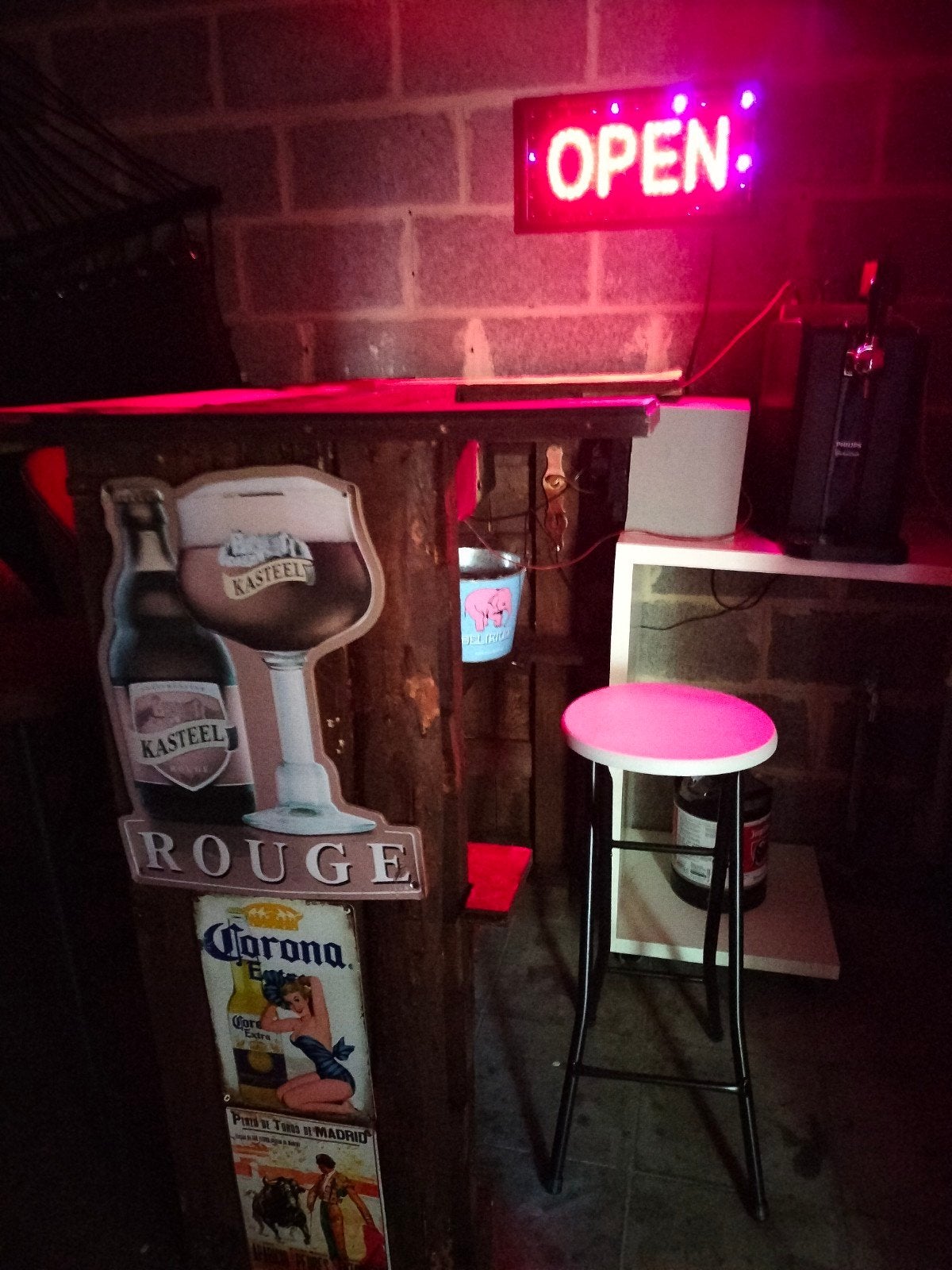 Complete Toog met toebehoren, Enlèvement, Utilisé, Y compris les chaises de bar