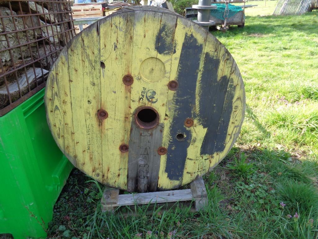 Enrouleur de câble (bois), Enlèvement, Utilisé