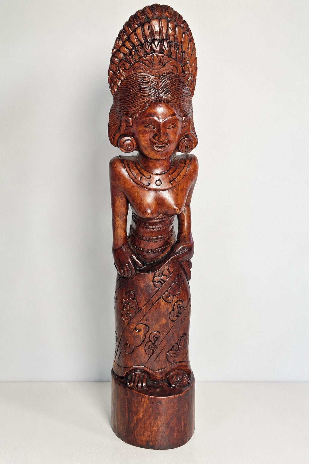 Balinees/Indonesisch houten beeld – vrouwelijke figuur, Ophalen of Verzenden, Handgemaakt, 20 - 50 cm, Beeld