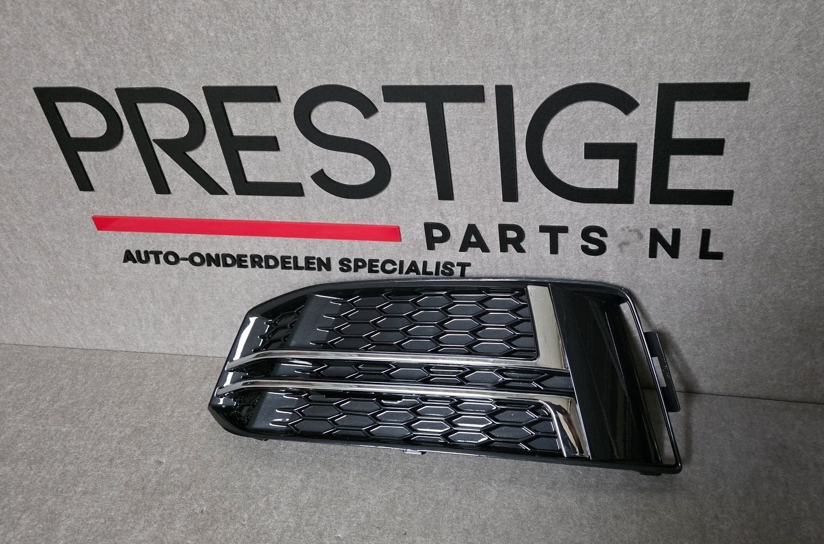 Voorbumper Rooster Audi A4 B9 8W 8W0 S-Line 8W0807681F Links, -, Nieuw, Ophalen of Verzenden, -