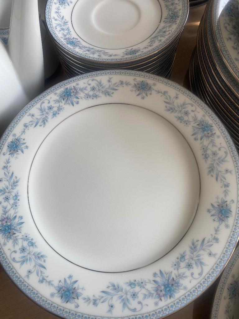 Noritake Blue Hill servies 68 stuks voor 12 personen, Enlèvement, Comme neuf, Porcelaine, Service complet