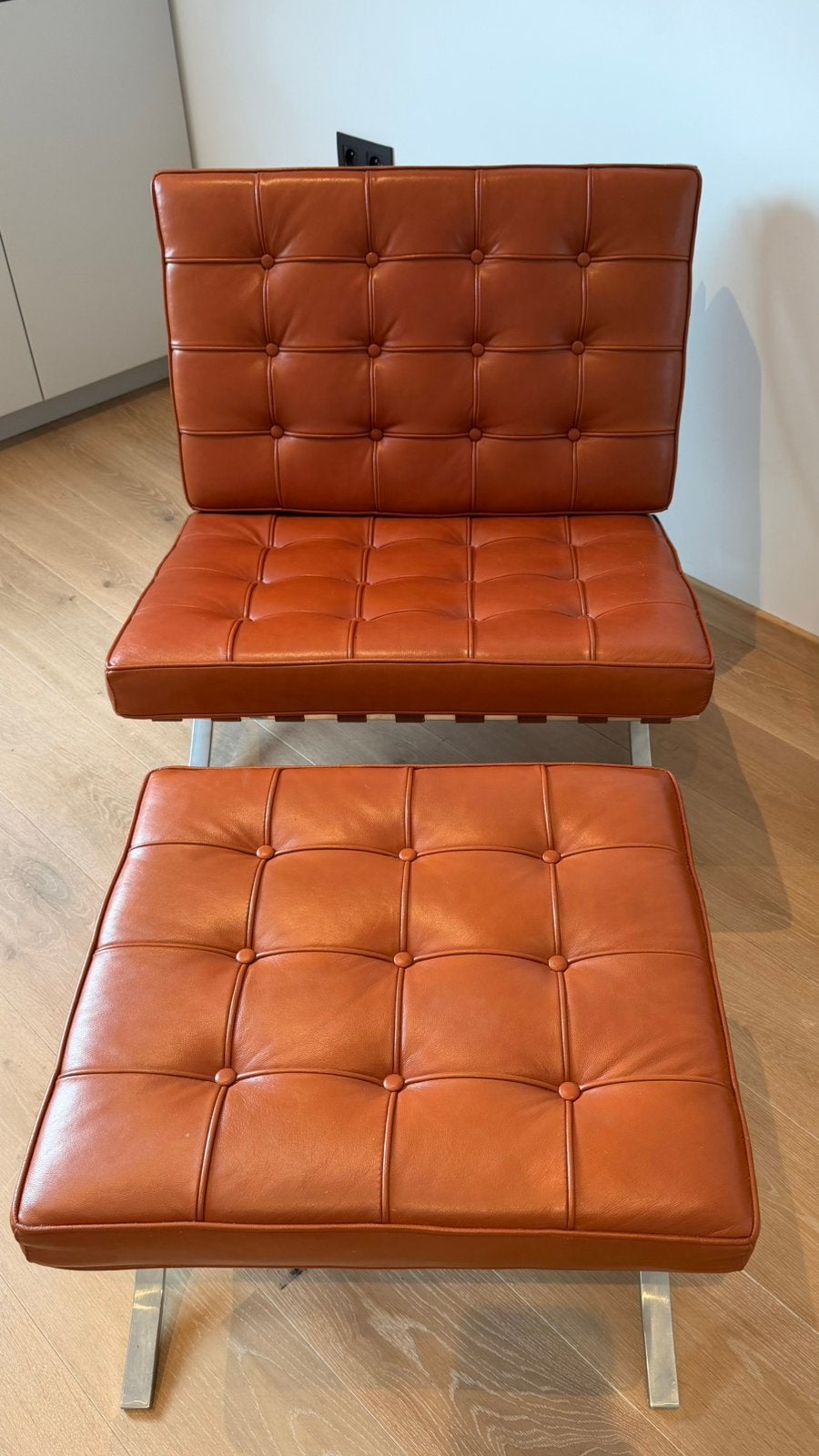 Barcelona Chair replica met voetenbank – cognac leder, Huis en Inrichting, Ophalen, Nieuw