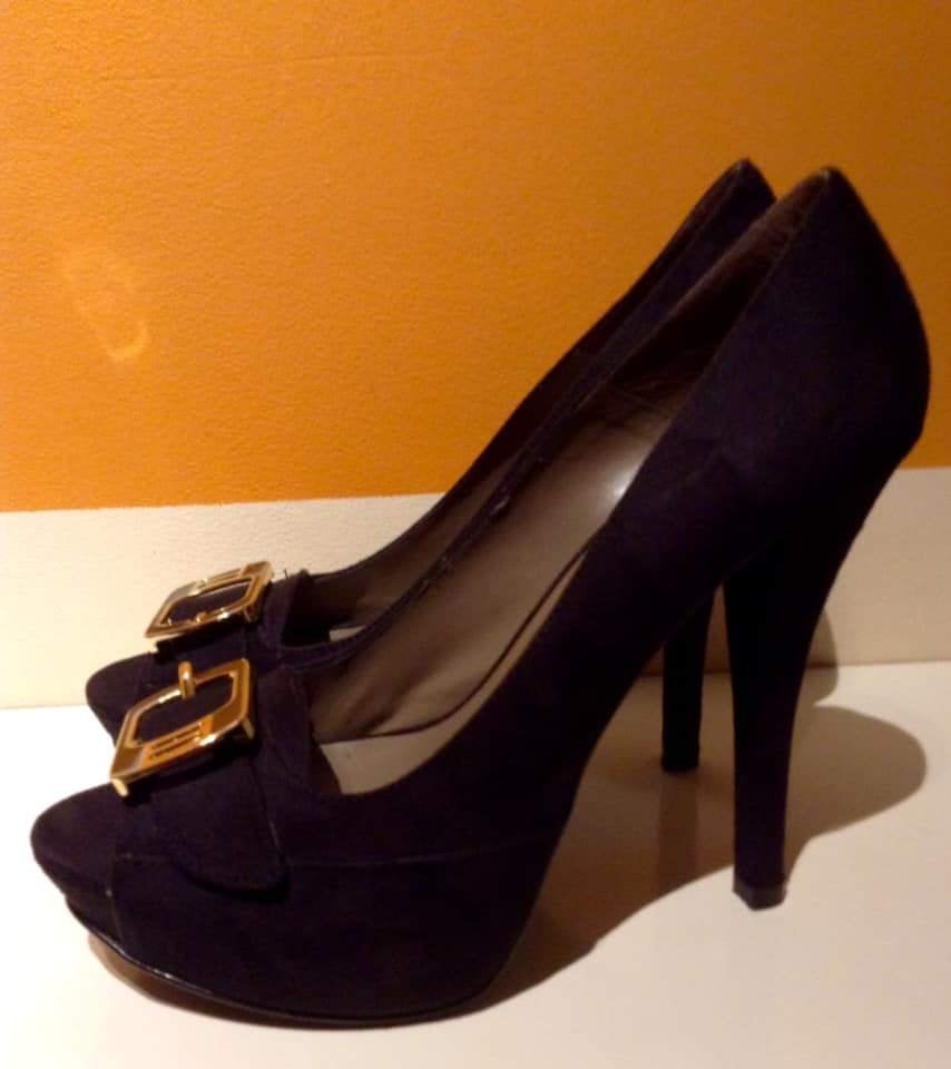 Nieuwe schoenen met suède hak van Eva López p.38, Pumps, Zwart, Nieuw, Ophalen of Verzenden