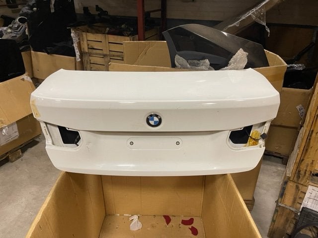 ACHTERKLEP wit BMW 3 serie (F30) (01-2011/10-2018), Gebruikt, Achterklep, BMW, Petuelring 130
80809  München, DE