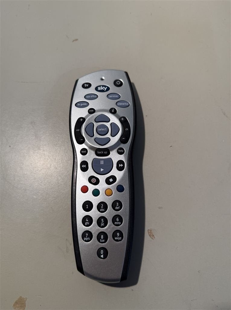 Afstandsbediening - Sky plus hd, Audio, Tv en Foto, Afstandsbedieningen, Ophalen of Verzenden, Zo goed als nieuw