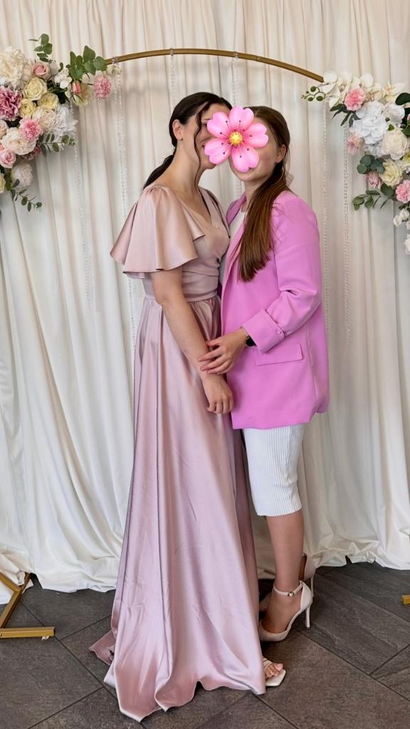 een prachtige roze satijnen trouwjurk, Kleding | Dames, Trouwkleding en Trouwaccessoires, ANDERE, Zo goed als nieuw, Roze, Bruidsmeisjeskleding