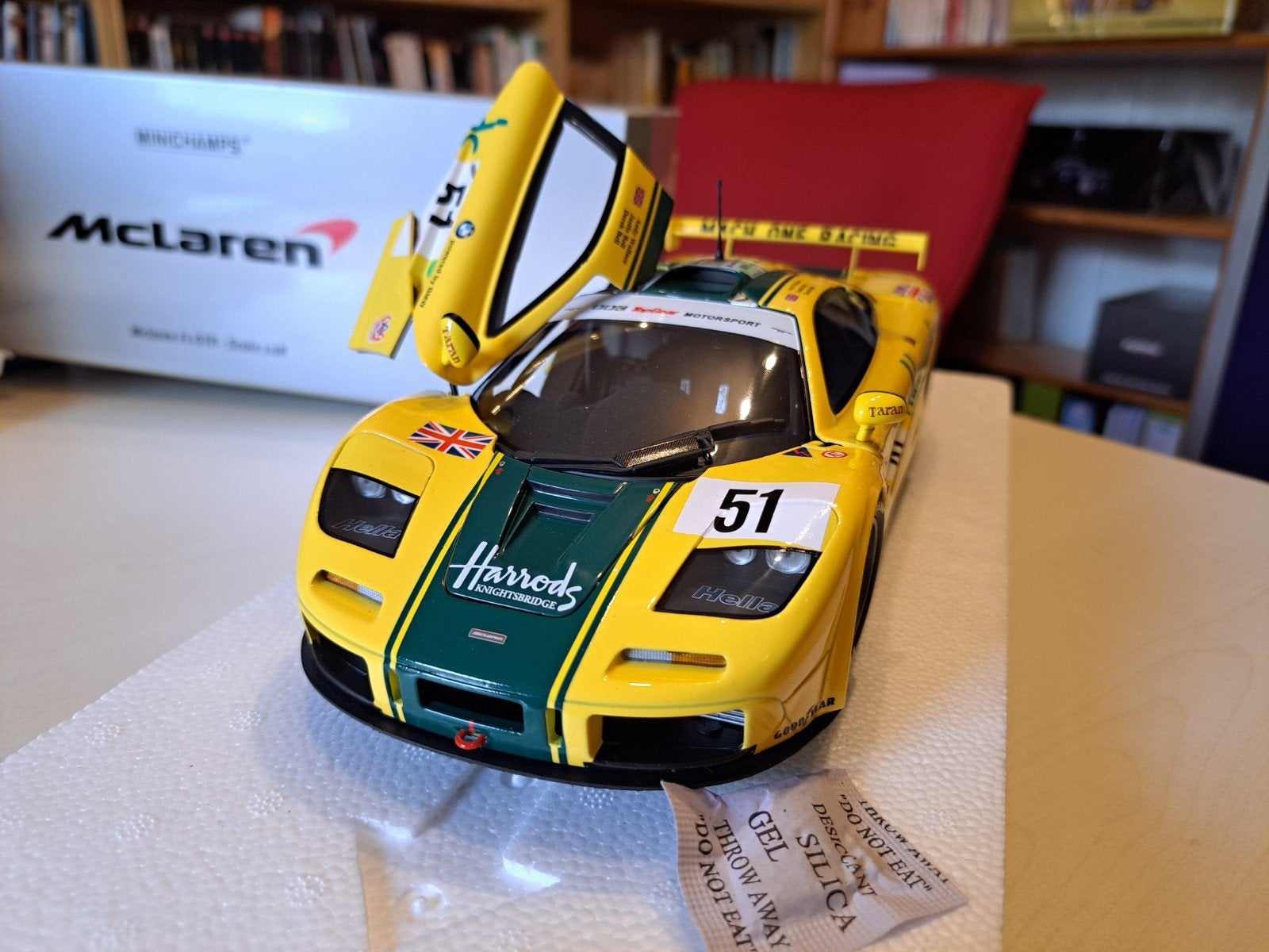McLaren F1 GTR 24 uur van Le Mans 1995 BMW Harrods 1/18 Mini, Hobby en Vrije tijd, Ophalen of Verzenden, Nieuw, Auto, MiniChamps