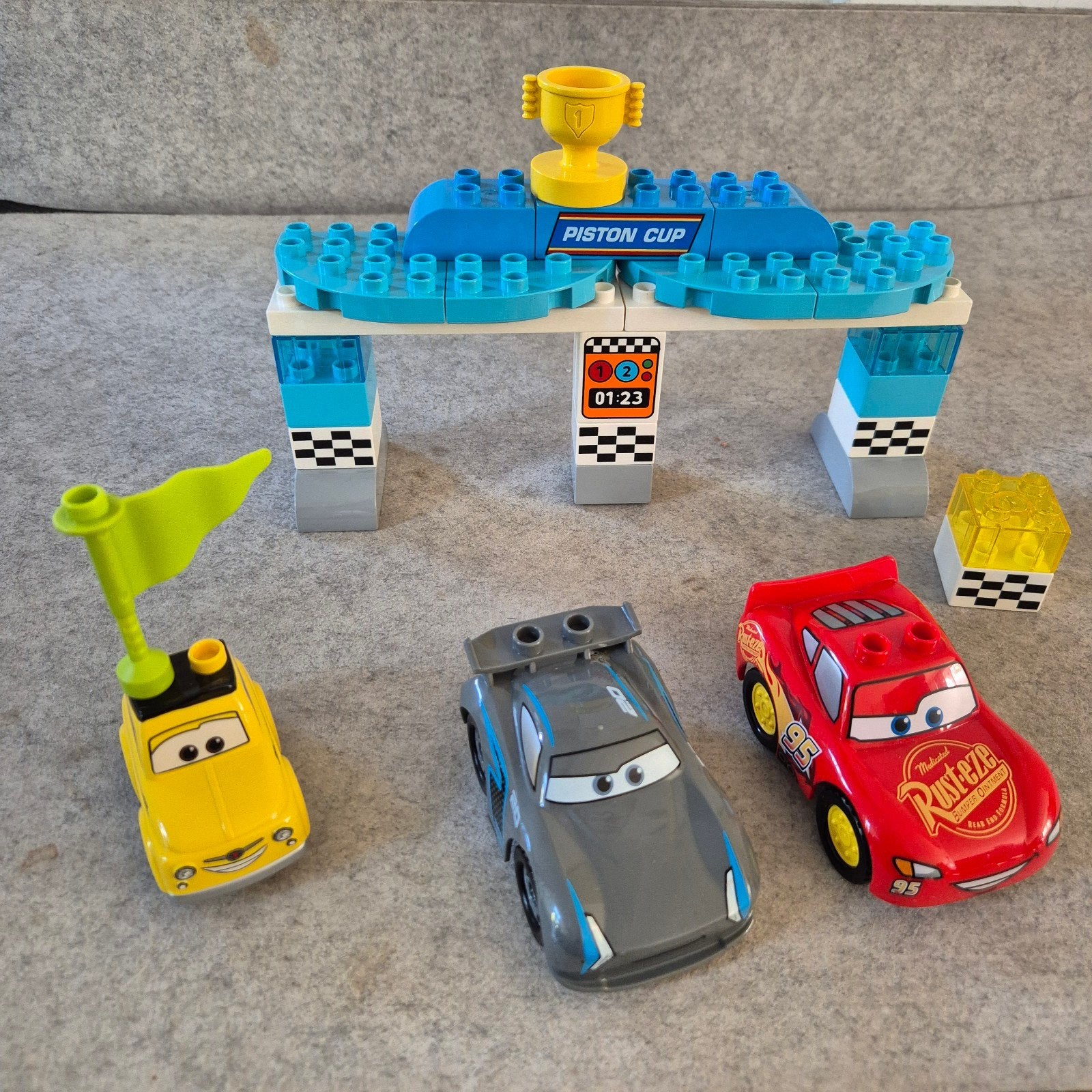 Duplo 10857, piston Cup-race, Kinderen en Baby's, Ophalen of Verzenden, Duplo