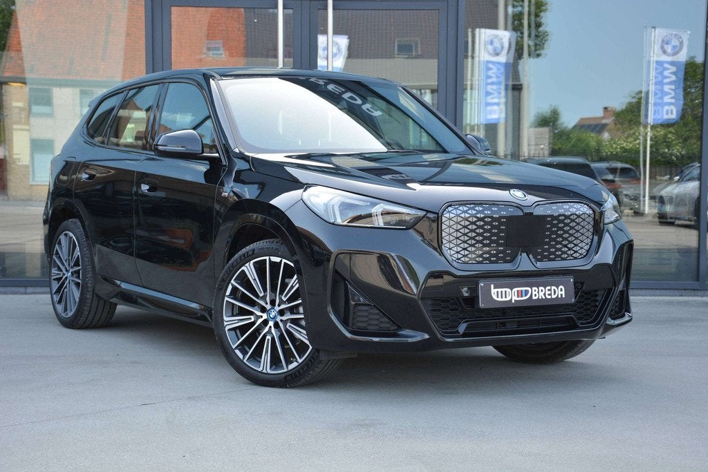 BMW iX1 eDrive20 M-Sport/Keyless/Cam (bj 2024, automaat), Auto's, BMW, Gebruikt, Zwart, Zwart, Leder