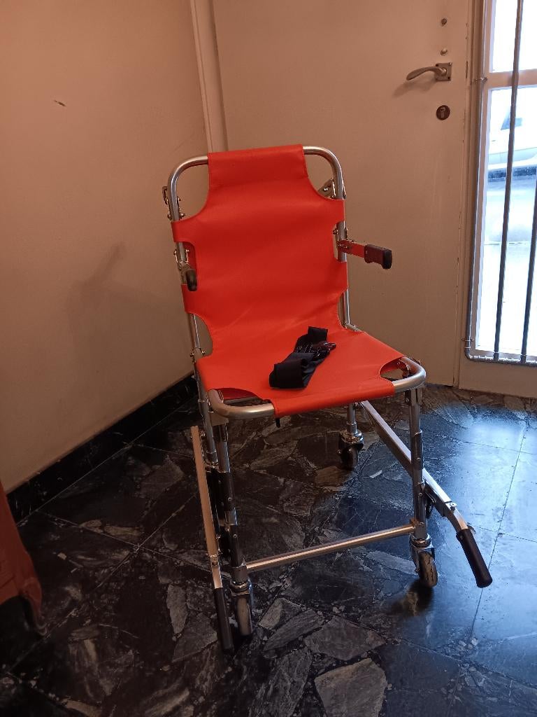 CHAISE ROULANTE - CIVIERE, Divers, Enlèvement, Pliant, Neuf, Fauteuil roulant à pousser
