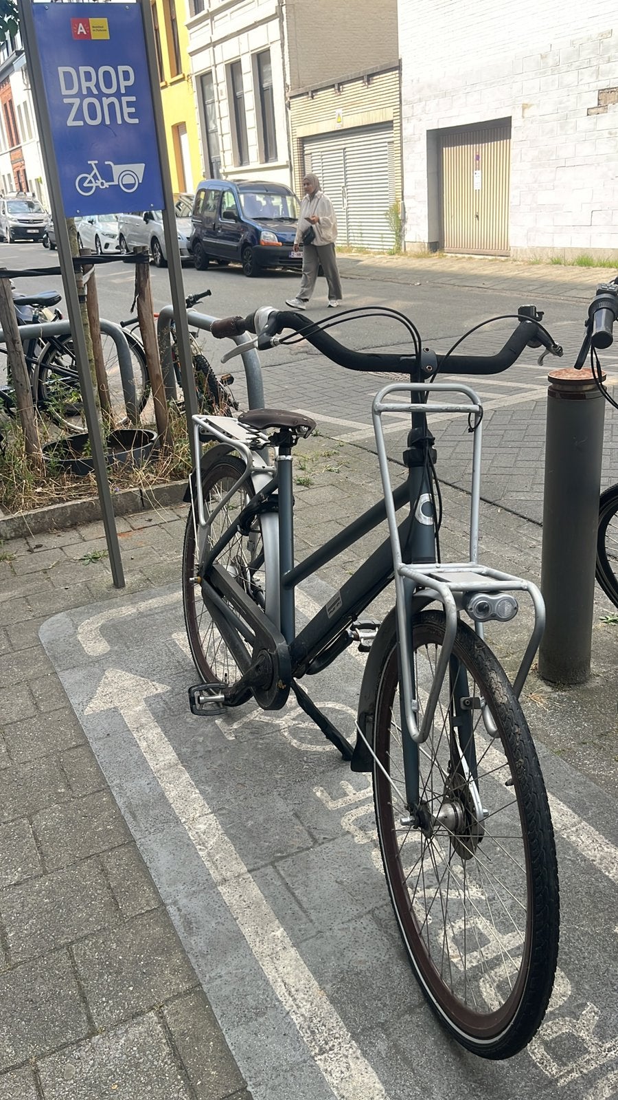 Beau vélo de ville avec porte-bagages avant - bon état, Enlèvement, Comme neuf