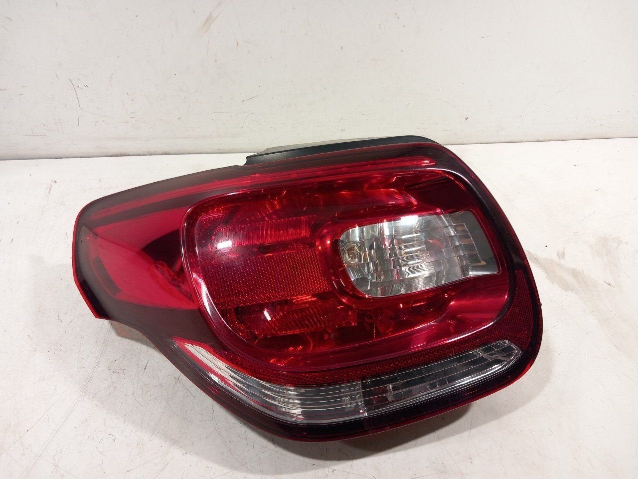 Achterlicht links buiten Citroën DS3, Onderdelen@venauto.nl, Van der Ven Autorecycling B.V., Gebruikt, Ettenseweg 76, 4706 PB Roosendaal, The Netherlands