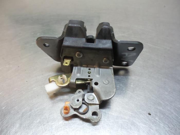 Mécanique de verrouillage hayon d'un Mitsubishi Space Wagon, -, Utilisé, Mitsubishi, -