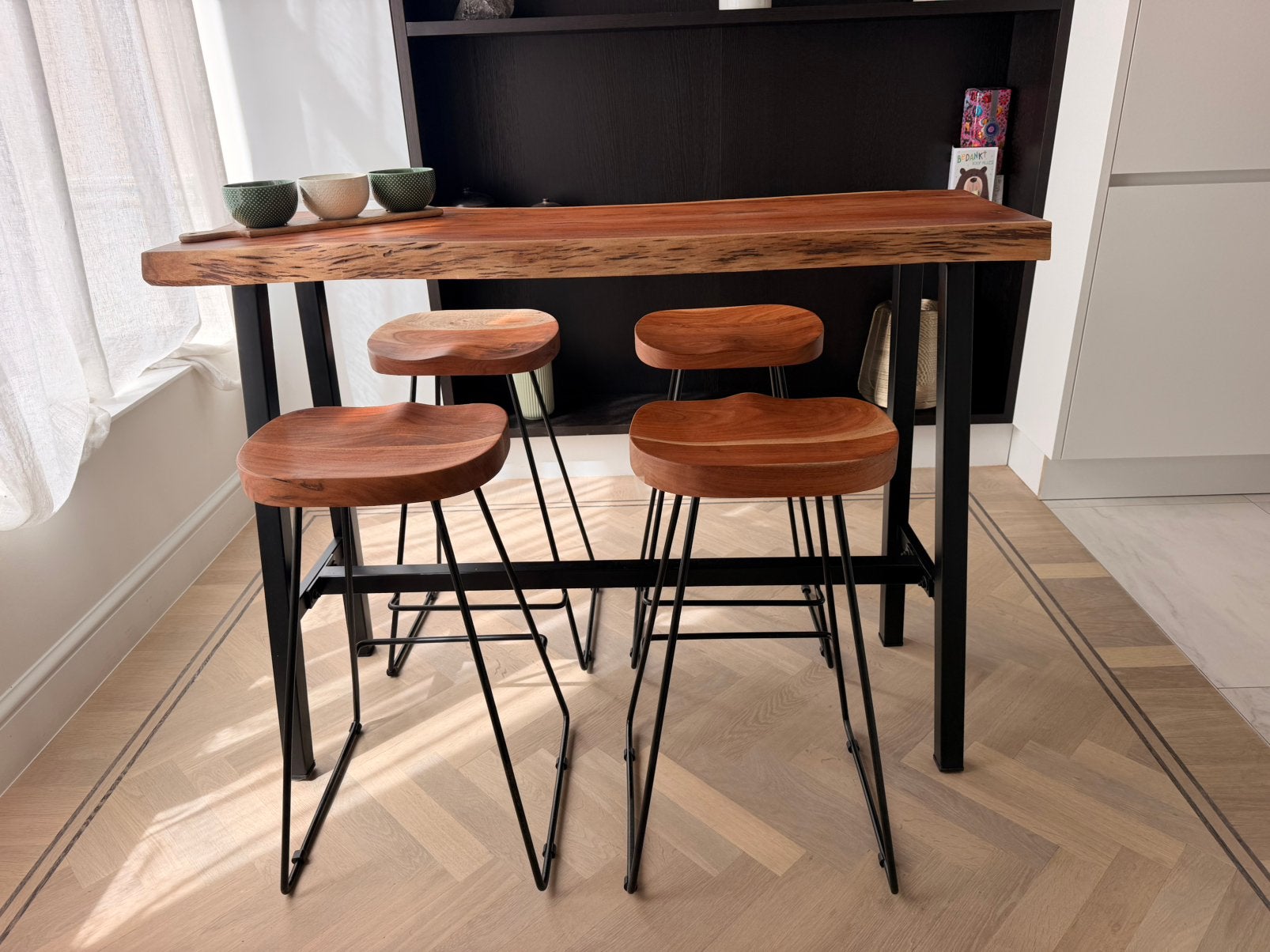 Bartafel met 4 krukken, Huis en Inrichting, Tafels | Sidetables, Ophalen, Zo goed als nieuw