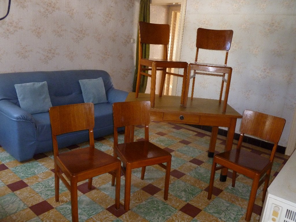Ensemble VINTAGE table,chaises assorties ,nappe ,coussins, Antiquités & Art, Enlèvement