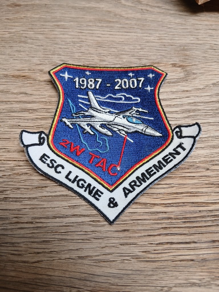 Patch 2wing tac 20 ans esc-lijn en bewapening, Verzamelen, Militaria | Algemeen, Verzenden, Luchtmacht, Embleem of Badge