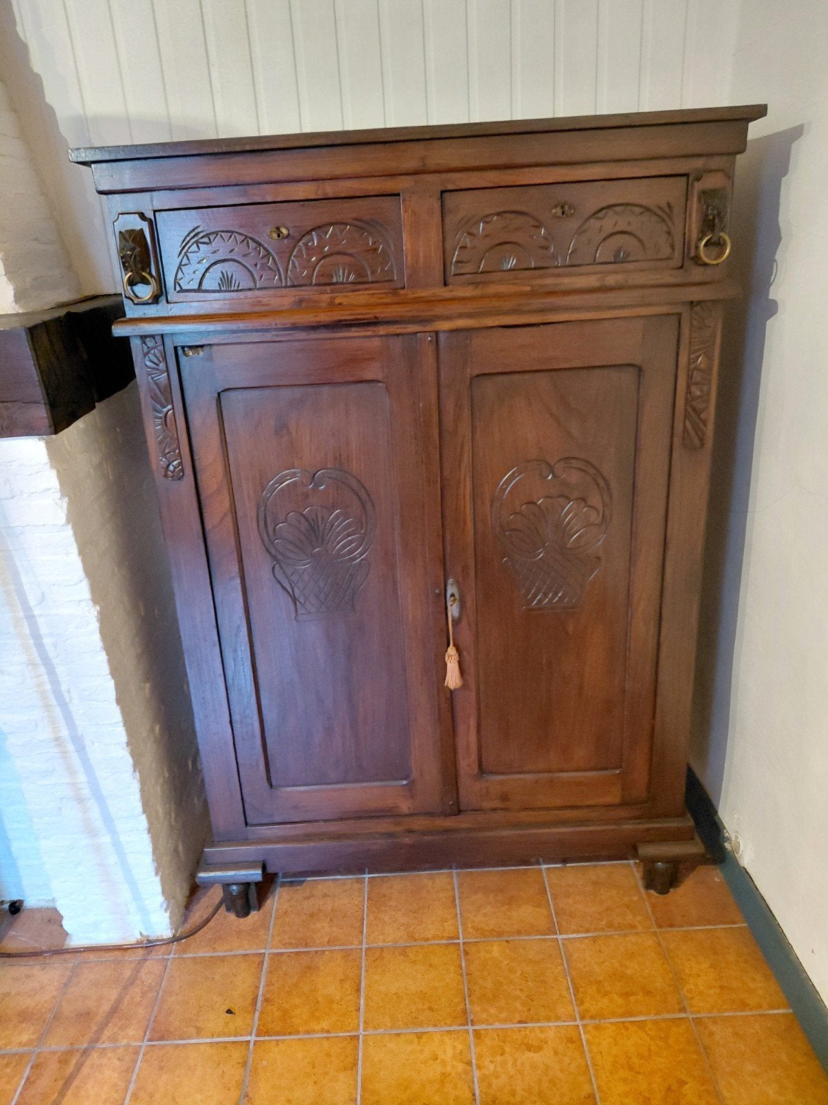 kast met 2 schuiven en 2 leggers  50 e, Ophalen