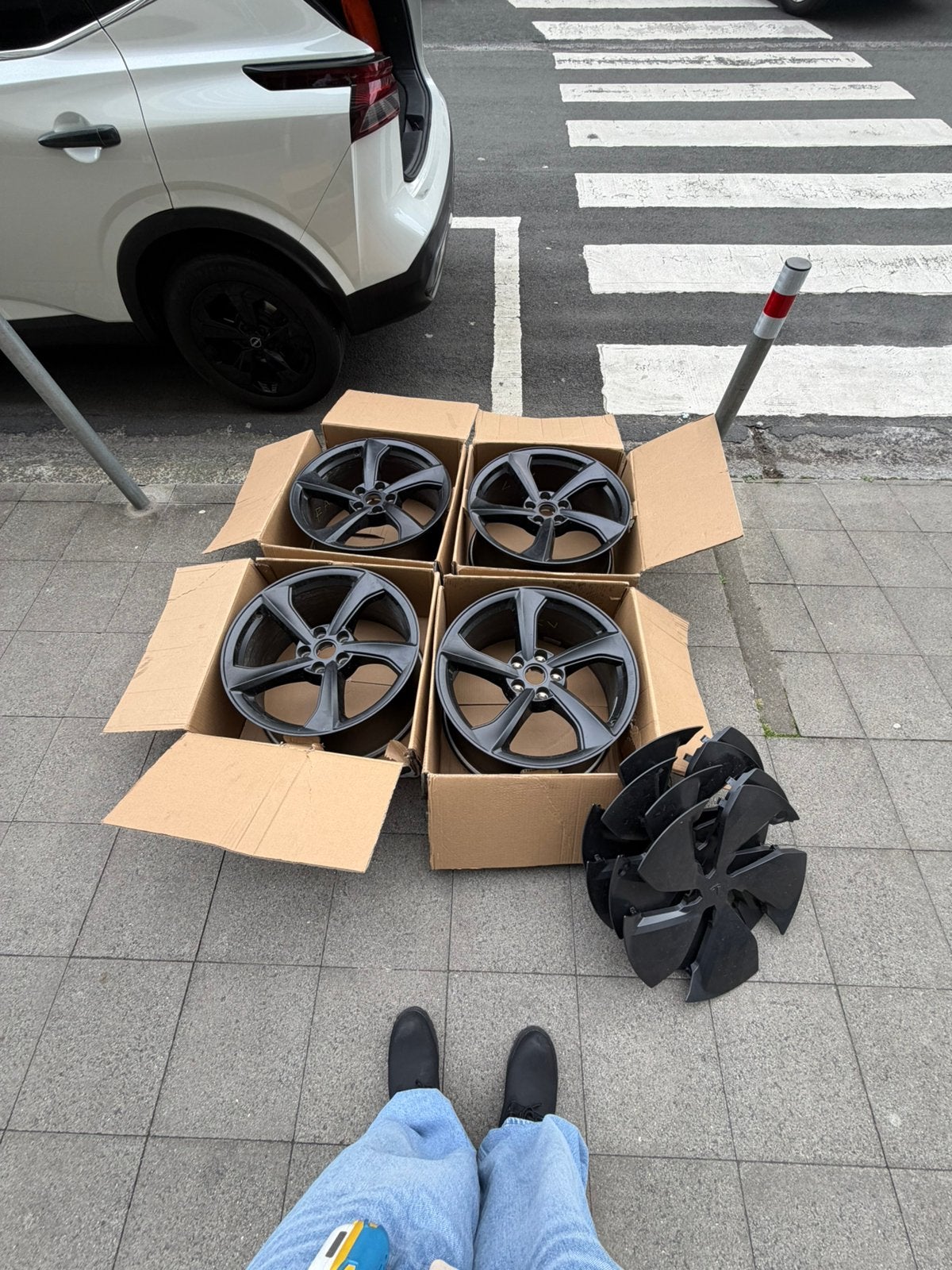 Jantes 19 pouces Crossflow OEM Tesla Model Y—(ensemble de 4), Enlèvement ou Envoi, Pneu(s)